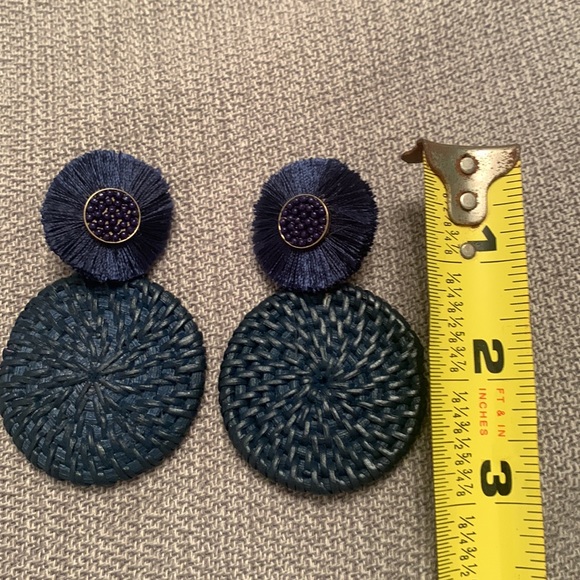 🌻Like New Basket Weave & Beaded Post Earrings - Picture 5 of 7